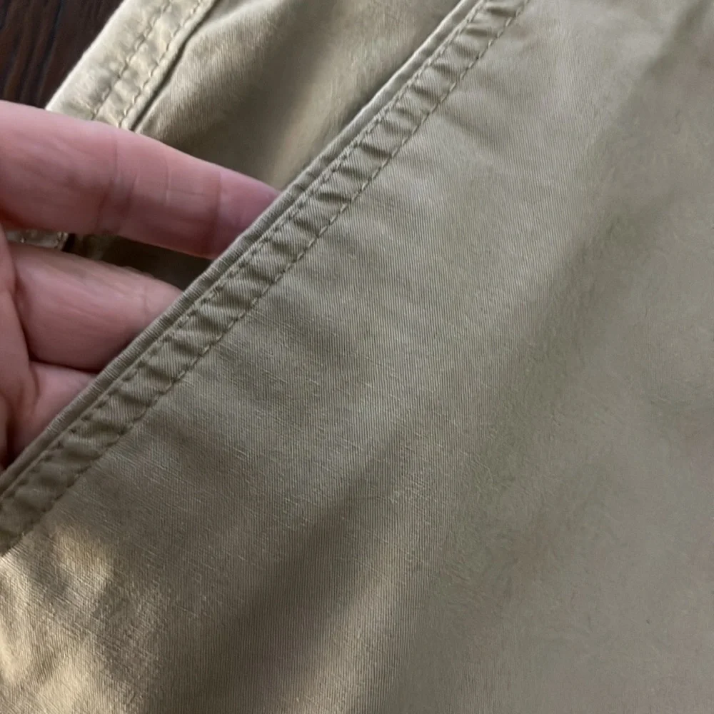 Original Weatherproof Vintage men’s khaki shorts. Size 30W